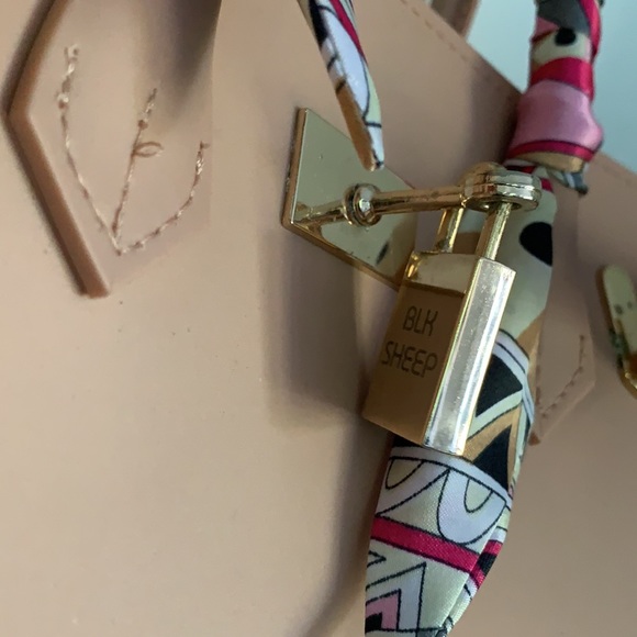 Black Sheep Scarf Bag - Picture 3 of 14